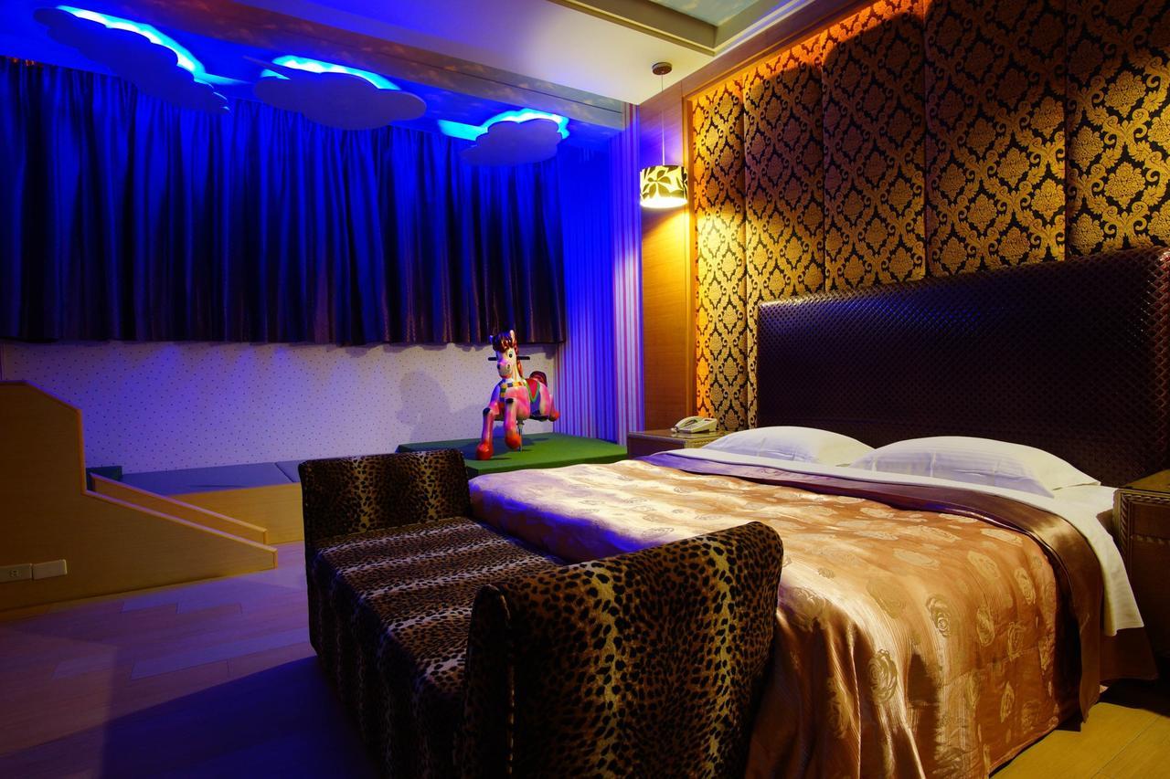Spring Young Motel Fengyuan Eksteriør bilde